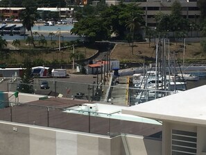 3 座室外游泳池