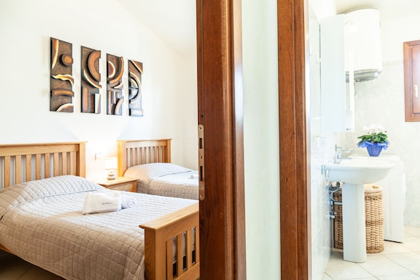 Panoramic-Apartment, 2 Schlafzimmer | 2 Schlafzimmer, individuell dekoriert, individuell eingerichtet