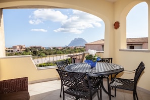 Panoramic-Apartment, 2 Schlafzimmer | Terrasse/Patio