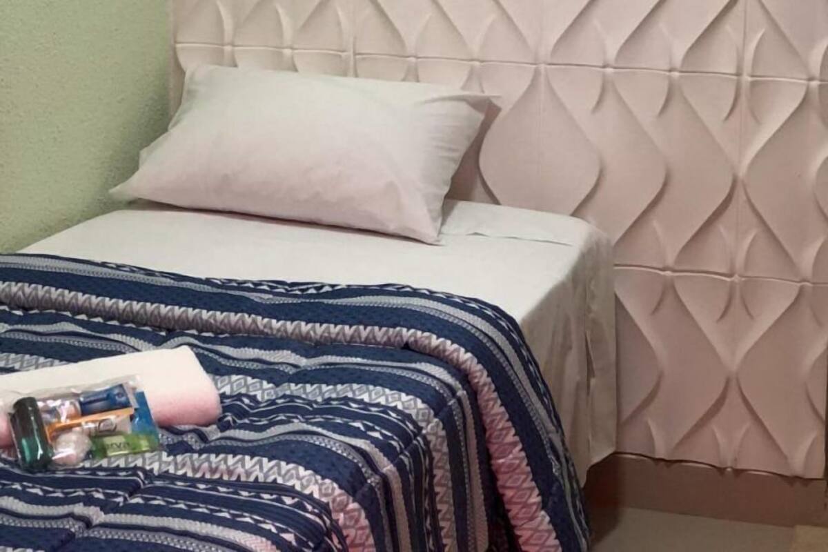 Schreibtisch, Verdunkelungsvorhänge, Babybetten, kostenloses WLAN