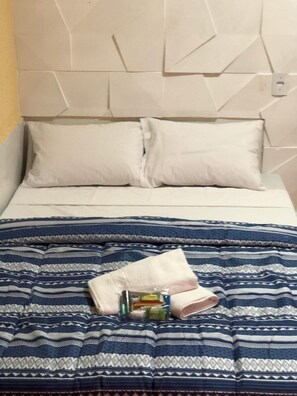Business-Doppelzimmer | Schreibtisch, Verdunkelungsvorhänge, Babybetten, kostenloses WLAN