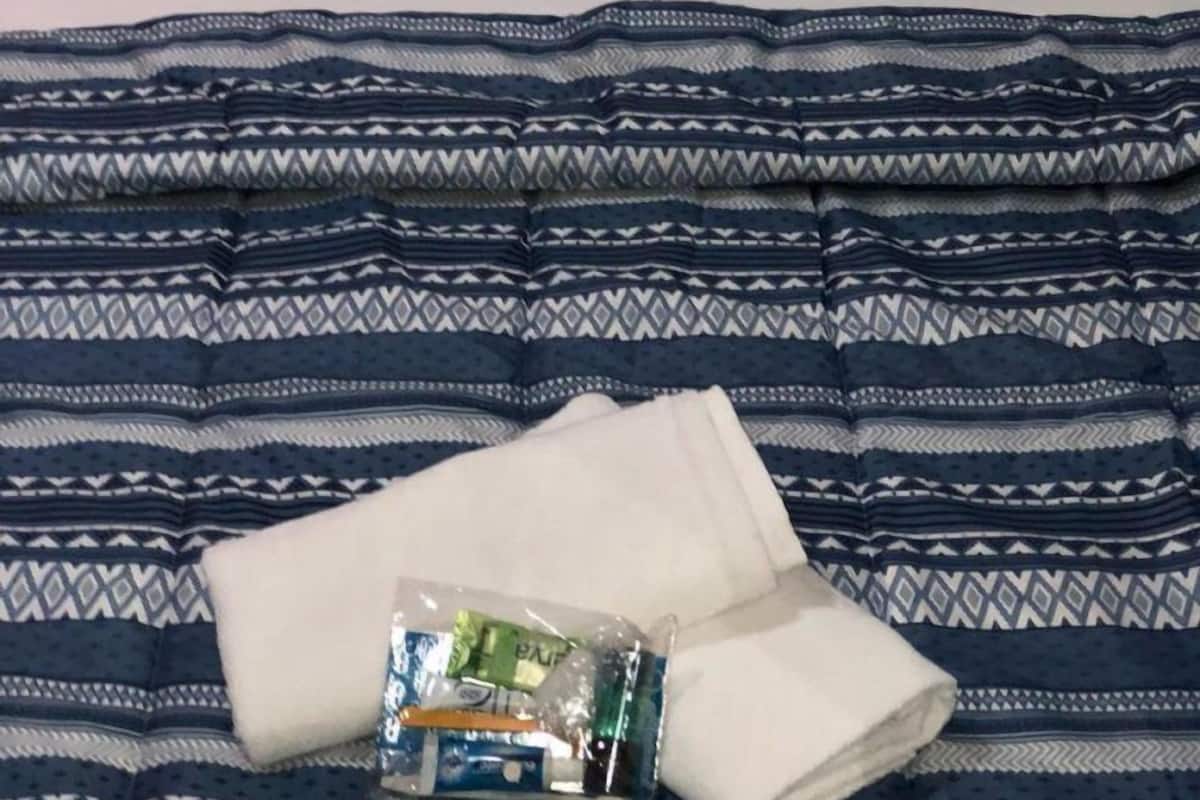 1 dormitorio, escritorio, cortinas opacas y cunas (de pago)