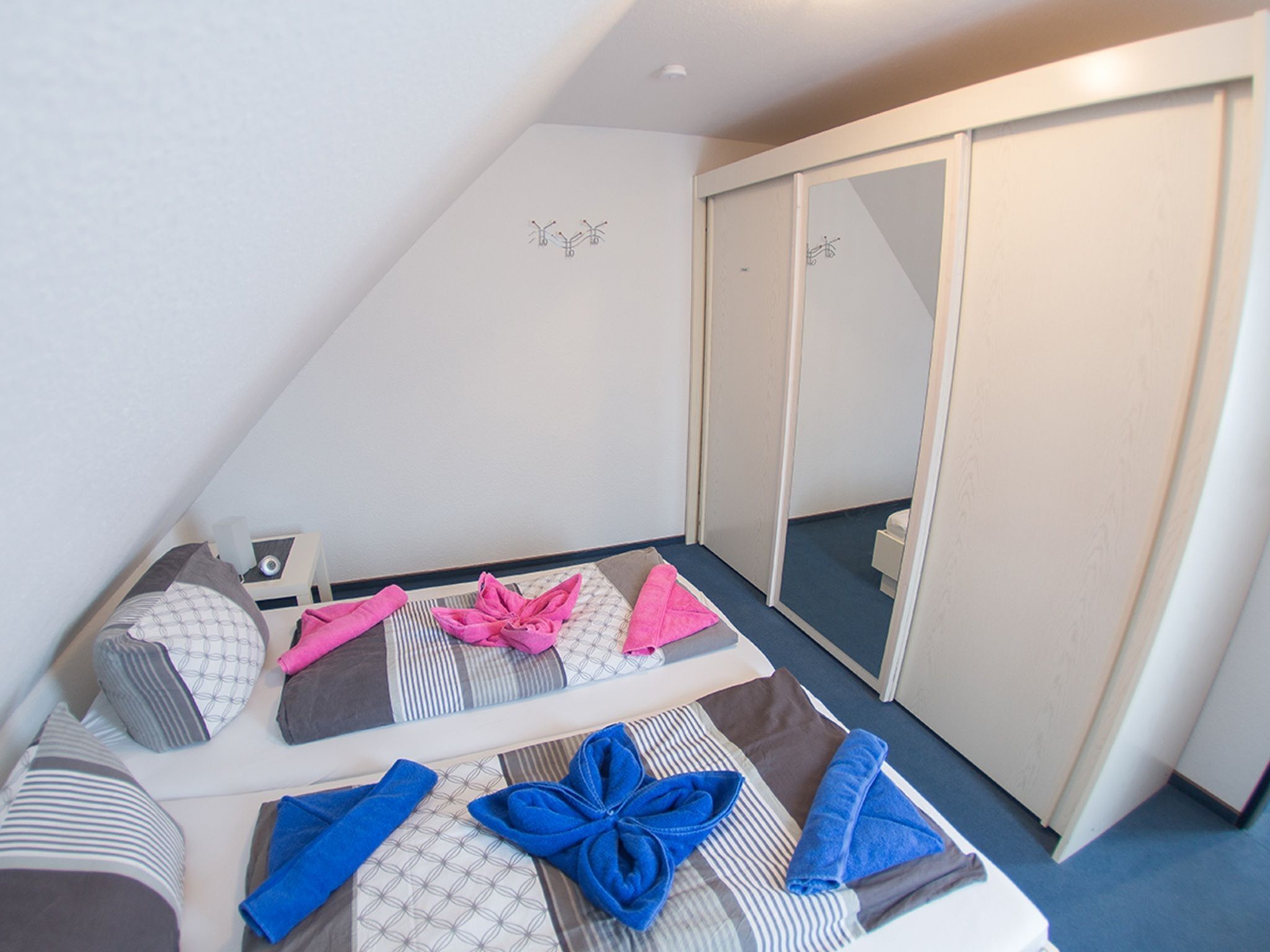 3 slaapkamers, een strijkplank/strijkijzer, reisbedje, wifi