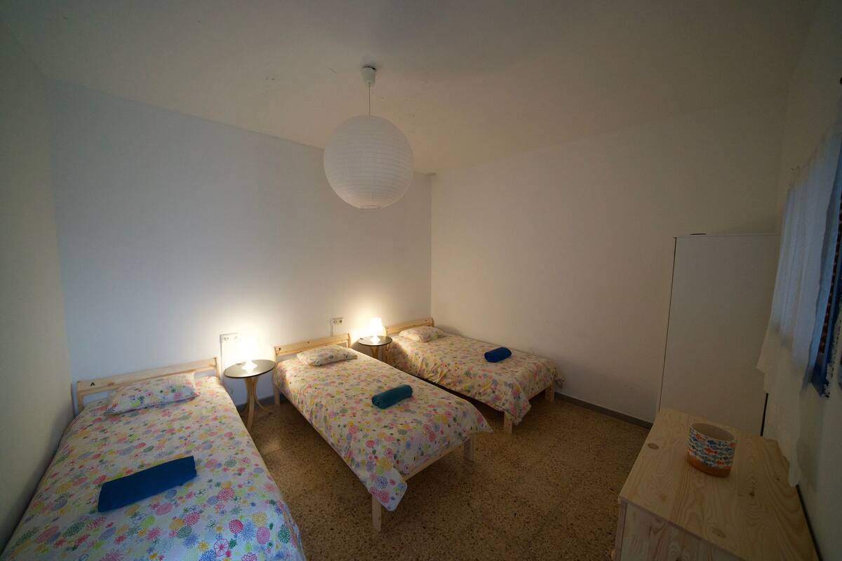 1 Bed in Shared Mixed Dormitory for 3 People | Free WiFi