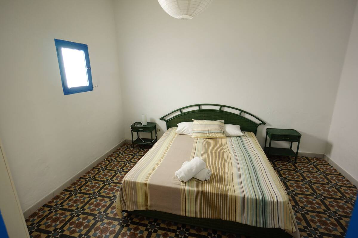 Double Room, Shared Bathroom | Free WiFi