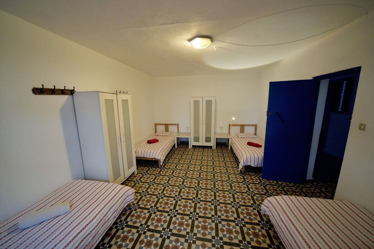 1 Bed in Shared Mixed Dormitory for 4 People | Free WiFi