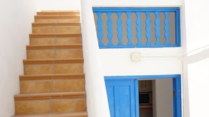 Exterior detail - Sol y Mar Surf Camp - Hostel (La Oliva)