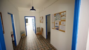Interior entrance - Sol y Mar Surf Camp - Hostel (La Oliva)