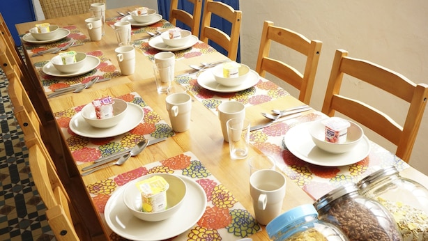 Free daily continental breakfast  - Sol y Mar Surf Camp - Hostel (La Oliva)