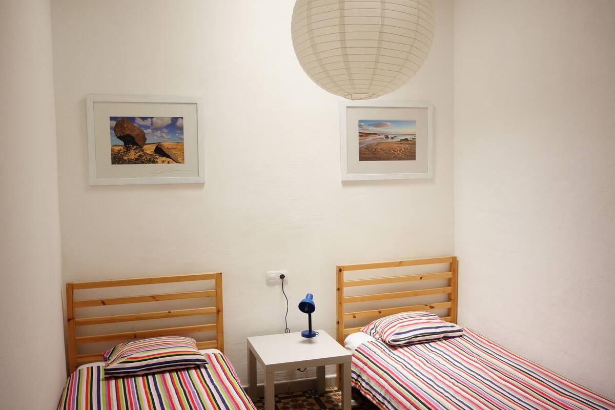 Basic Twin Room, Shared Bathroom | Free WiFi