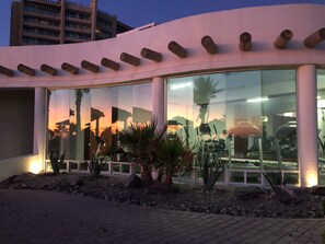 المنطقة المحيطة بالمنشأة