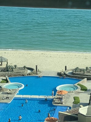 حمّام سباحة خارجي