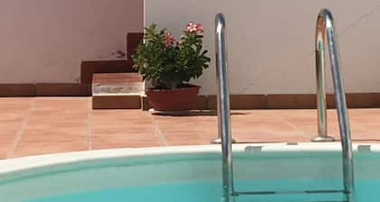 Surfers Retreat - Hostel - Adults Only