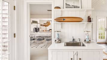 Villa (4 Bedrooms) | Oppholdsområde | Peis