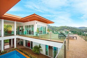 Terrace/patio - Villa Glenisla - Luxury Villa With Seaview (Kamala)