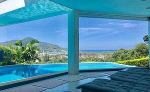 Accessible bathroom - Villa Glenisla - Luxury Villa With Seaview (Kamala)