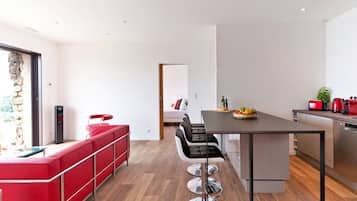 Villa, 1 chambre, vue mer | Coin séjour | Télévision