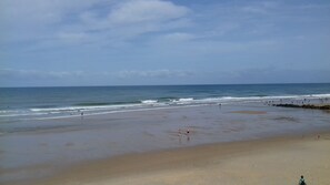 Plage à proximité, chaises longues