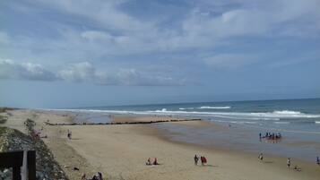 Plage à proximité, chaises longues