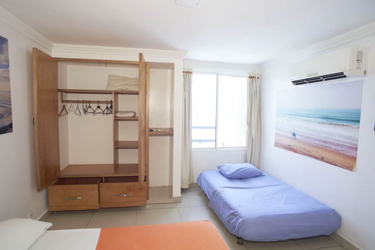 Familienapartment, Balkon, Meerblick | Individuell dekoriert, individuell eingerichtet, kostenloses WLAN