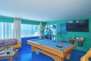 Dúplex básico, vistas al mar | Decoración individual, mobiliario individual, wifi gratis