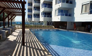 2 piscinas al aire libre