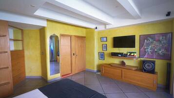 Basic Duplex, Ocean View | Individually decorated, individually furnished, free WiFi