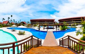 5 outdoor pools, open 8:00 AM to 9:00 PM, pool umbrellas, pool loungers