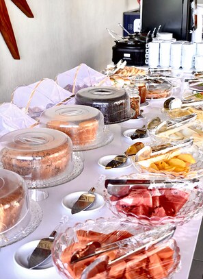 Buffet breakfast for a fee on weekends - Oka Beach Residence Flat de Luxo Térreo (Ipojuca)