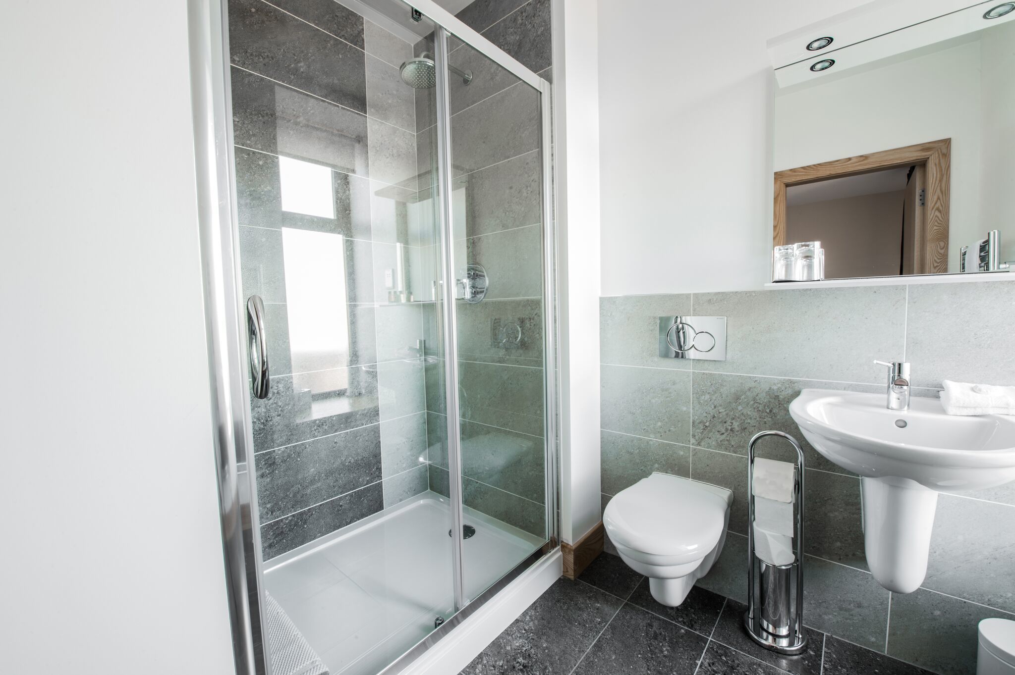 deluxe double room, 1 king bed, sea view | bathroom | shower, rainfall showerhead, free toiletries, hair dryer