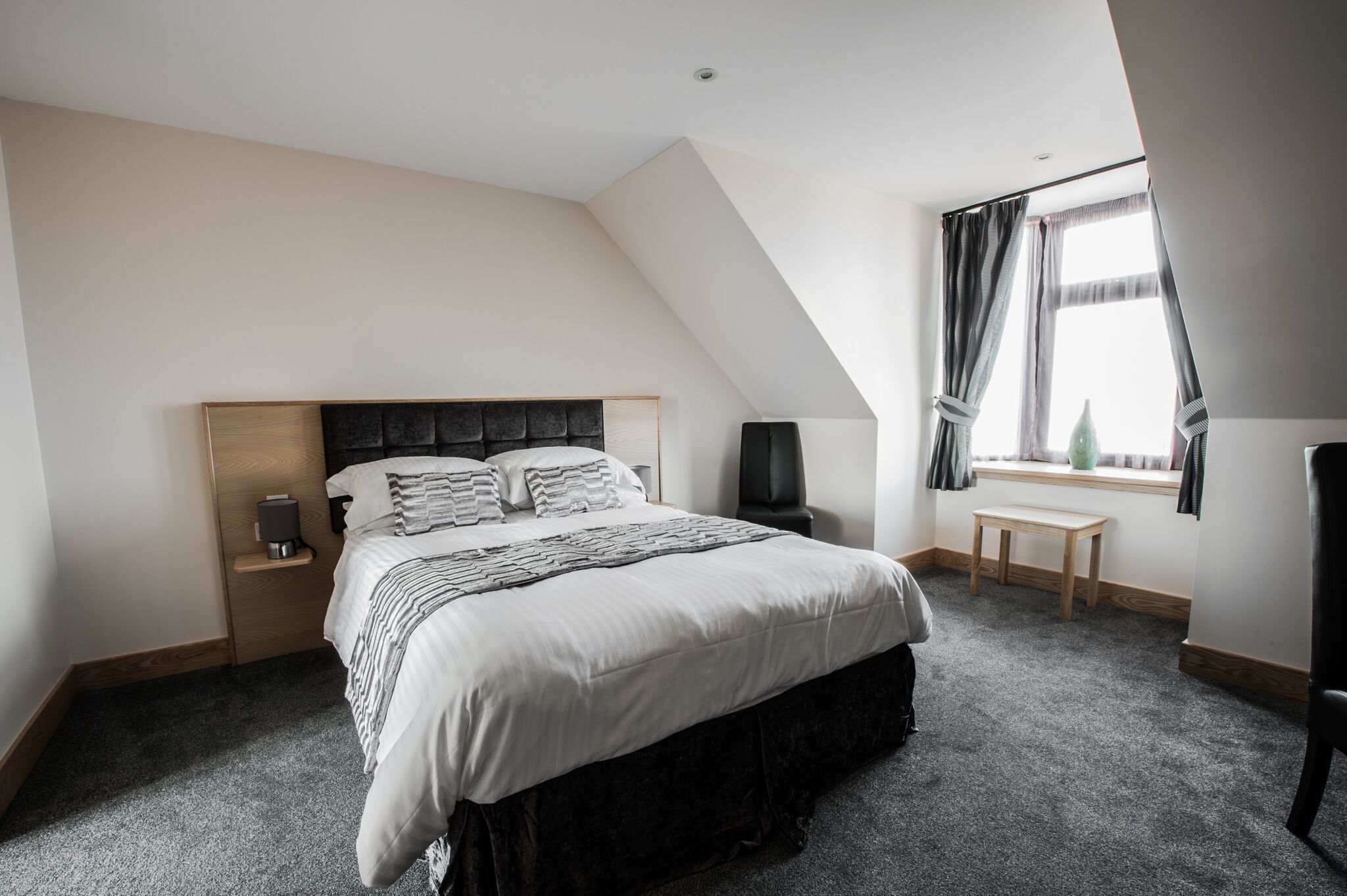 Executive Double Room, 1 King Bed, Sea View | Desk, blackout drapes, soundproofing, iron/ironing board