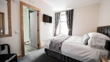 Standard-Doppelzimmer, 1 King-Bett, eingeschränkter Meerblick | Schreibtisch, Verdunkelungsvorhänge, schallisolierte Zimmer