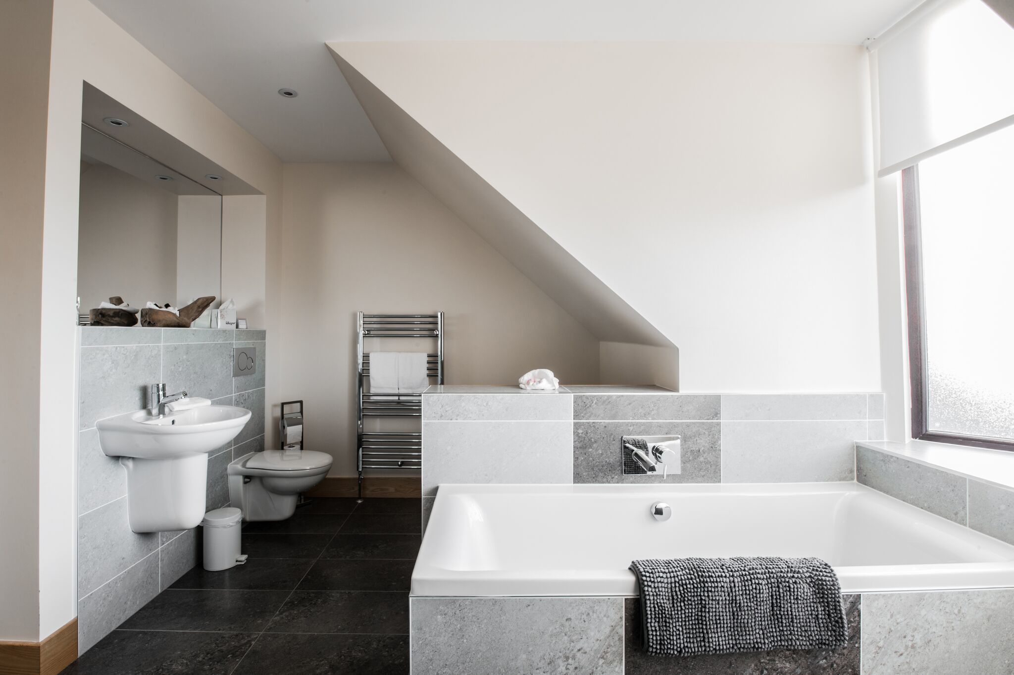 Executive Double Room, 1 King Bed, Sea View | Bathroom | Shower, rainfall showerhead, free toiletries, hair dryer