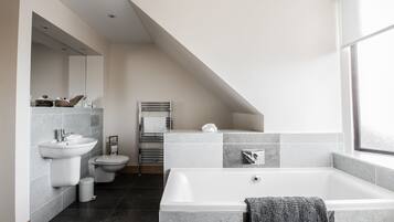 Executive Double Room, 1 King Bed, Sea View | Bathroom | Shower, rainfall showerhead, free toiletries, hair dryer