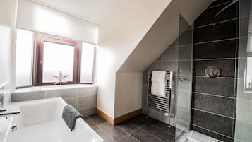 Habitación doble ejecutiva, 1 cama King size, vista al mar | Baño | Regadera, regadera tipo lluvia, amenidades de baño gratuitas