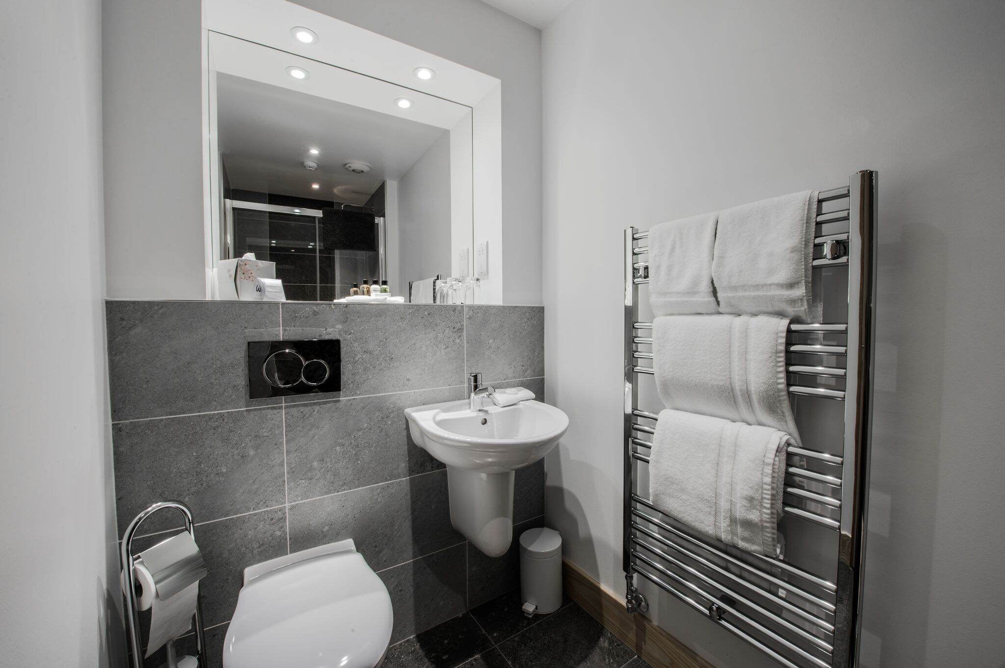 standard double room, 1 king bed, partial sea view | bathroom | shower, rainfall showerhead, free toiletries, hair dryer