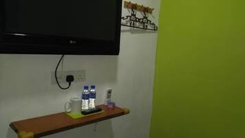 Deluxe Double Room, 1 Katil Ratu (Queen) | Seterika/papan seterika, Wi-fi, cadar katil