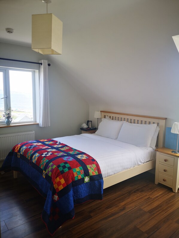 Chambre panoramique double, 1 très grand lit, vue sur la mer | 1 chambre, draps en coton égyptien, literie de qualité, décor unique