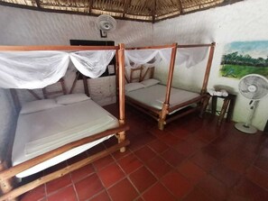 Cabaña superior, 2 camas dobles, no fumadores | Caja fuerte y wifi gratis