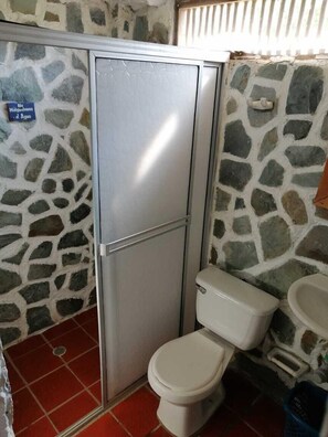 Family Room, Multiple Beds, Non Smoking | Bathroom