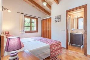 3 dormitoris, planxa i posts de planxar, wifi gratuïta i roba de llit 