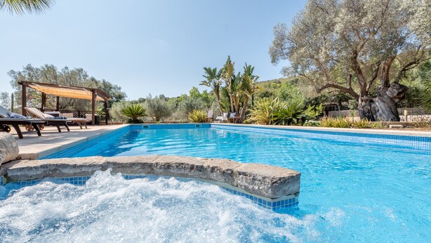 حمام سباحة