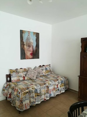 Apartment (5) | Wohnbereich | Flachbildfernseher