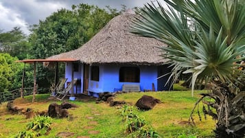 Comfort Room, Multiple Beds, Lake View (Azul) | Garden view