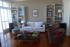 Apartment | Wohnzimmer | Flachbildfernseher