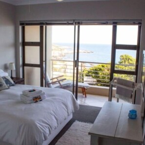 Apartment, 3 Bedrooms | 3 bedrooms, Egyptian cotton sheets, premium bedding, down comforters - Sunset View at Whale Cove (De Kelders)