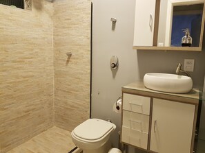 Bathroom - Leblon 2 Quartos 500 Metros da Praia (Rio de Janeiro)