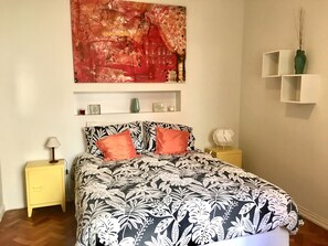 Desk, blackout curtains, iron/ironing board, free WiFi - Leblon 2 Quartos 500 Metros da Praia (Rio de Janeiro)