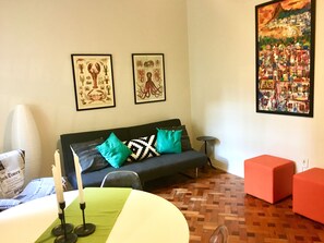 Apartamento | Sala de estar | TV de tela plana