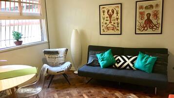 Apartment | Living room | Flat-screen TV